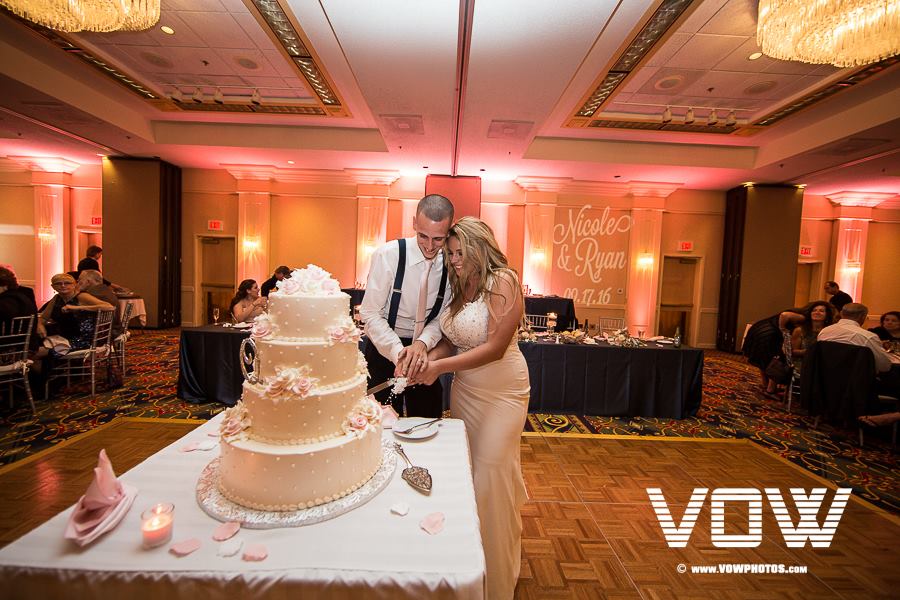 cake cutting boston marriott peabody wedding